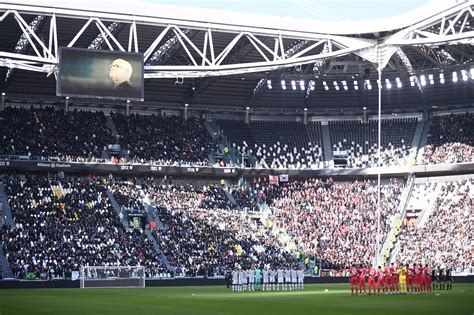 Fischi E Insulti Dai Tifosi Della Juve Durante Il Minuto Di Silenzio