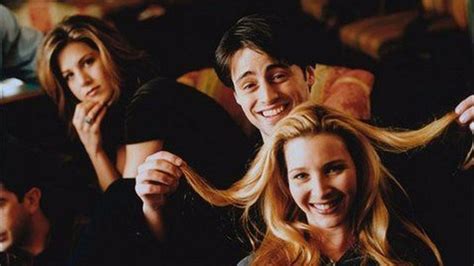 14 Behind The Scenes Pictures Of Friends Thatll Bring The Tears Rolling