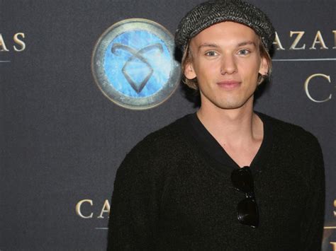 Entrevista Con Jamie Campbell Bower Cazadores De Sombras Actitudfem