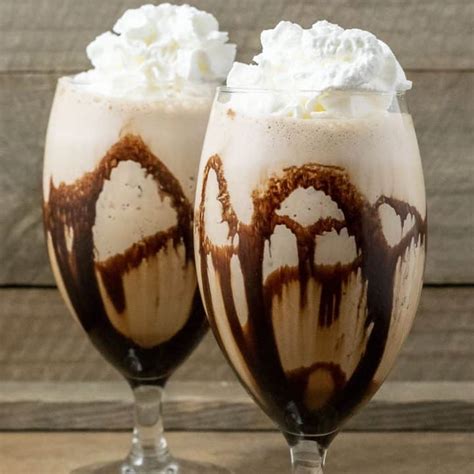 Best Arby's Jamocha Shake (5 minutes) • Zona Cooks