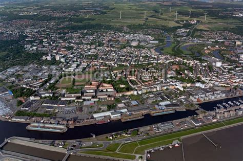 Bremerhaven Aus Der Vogelperspektive Stadtansicht Am Ufer Des