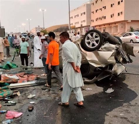 خبرني حادث مروع في مكة سيارة مسرعة تدهس صائمين على سفرة إفطار فيديو