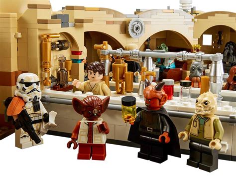 Official LEGO Mos Eisley Cantina Set Can Be a Little Rough