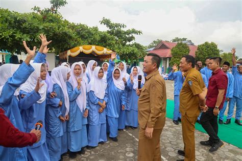 Gubernur Ansar Beri Motivasi Siswa Siswi Sman Kundur Karimun