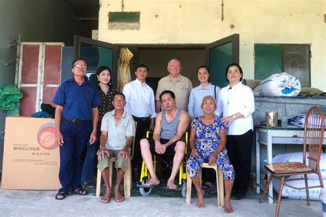 Caritas TGP Hà Nội trao tặng xe lăn Tổng Giáo Phận Hà Nội