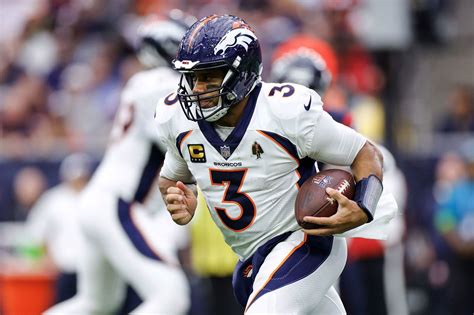 Russell Wilson Dilemma Looms Over Denver Broncos After Late Season