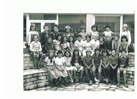 Photo De Classe Ce2 Madame Morin De 1980 ECOLE ANTOINE DE SAINT