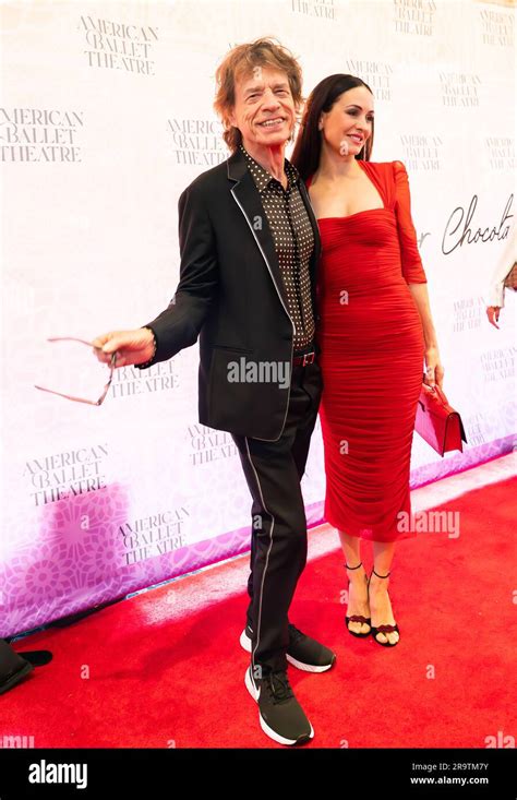 Mick Jagger Y Su Novia Melanie Hamlick En Rojo Fotografías E Imágenes