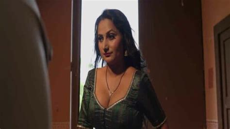 Police Giri 2023 Ratkida Hot Hindi Porn Web Series Episode 2 XNXX TV