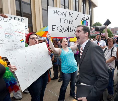 Jailed Kentucky County Clerk Kim Davis Whats Next For Her In Ongoing