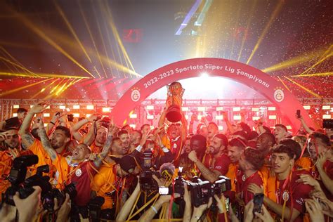 Şampiyon Galatasaray kupasına kavuştu Spor Haberler