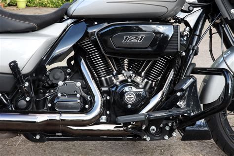 Essai Harley Davidson Cvo Street Glide Entre Tradition Et