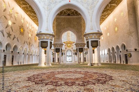 Abu Dhabi Sheikh Zayed Grand Mosque, beautiful interior Stock Photo ...