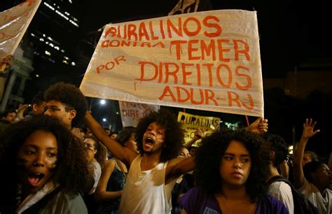 Miles De Brasileños Salieron A Las Calles Para Exigir La Renuncia De