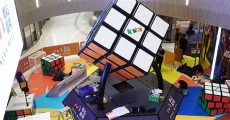 The World’s Biggest Rubik’s Cube Is Over 8ft Tall | 12 Tomatoes