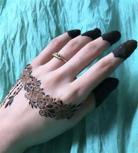 Pin Di Mehandi Expert Su Pins By You Mehandi Designs Semplici