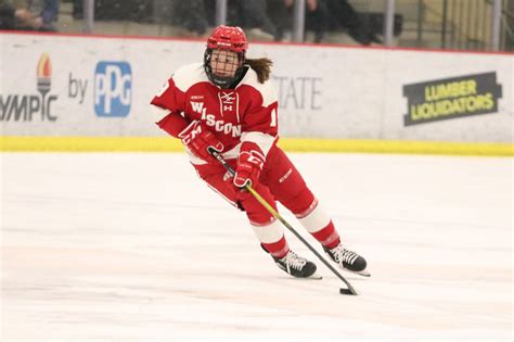 Wisconsin Badgers Womens Hockey Daryl Watts Named Wcha Player Of The Month Buckys 5th Quarter