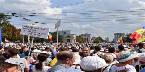 Tens Of Thousands Protest Against Corruption In Chisinau Balkan Insight