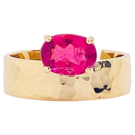 Anello In Oro Rosa Star Ruby K Con Gemma Martellata Personalizzata A