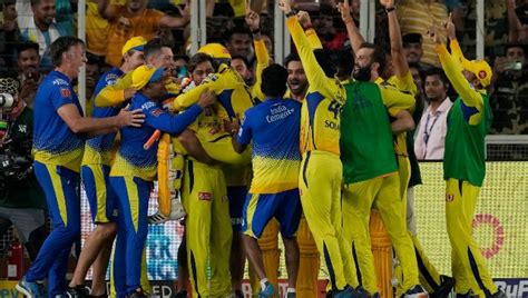 Watch: Dhoni's emotional celebration after CSK's 5th IPL title win