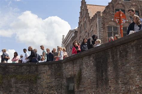 Bruges Canal Boat Tour Excursion | neOnbubble