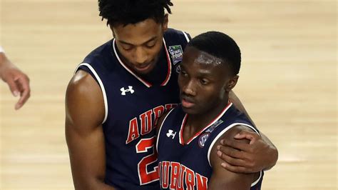 Final Four: Auburn players thank fans for support after loss to UVA