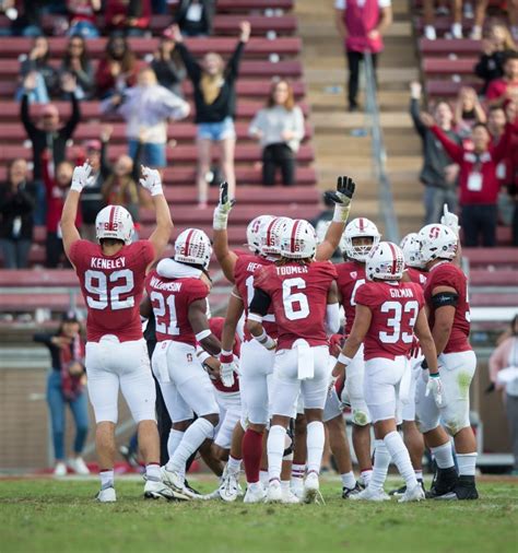 Football roundtable: Stanford's smelling roses