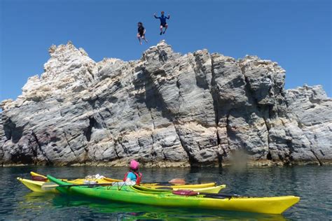 Milos Excursión guiada en kayak con snorkel y almuerzo GetYourGuide