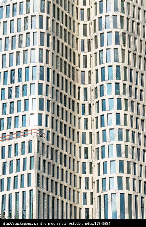 Fassade Eines Modernen Hochhauses In Berlin Lizenzfreies Bild