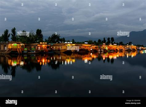 Dal lake reflections hi-res stock photography and images - Alamy