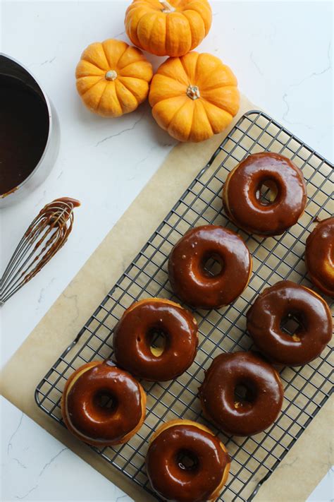 Baked Pumpkin Donuts With Caramel Glaze Honestlyyum