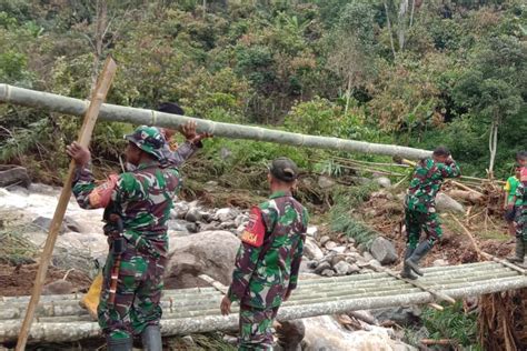 Sigap Kurang Dari Jam Tni Polri Berhasil Bangun Jembatan Darurat Di