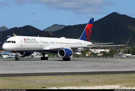 N6702 Delta Air Lines Boeing 757 232 WL Photo By Erwin Van Hassel ID