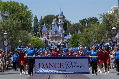 Disneyland Parade | JDM School of Dance