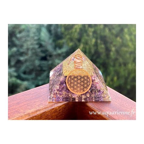 Pyramide Orgonite Améthyste avec Fleur de Vie 7 cm Aquarienne fr