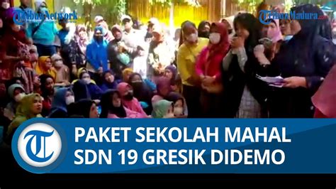 Wali Murid Sd Gresik Demo Ke Sekolah Protes Buku Paket Pelajaran