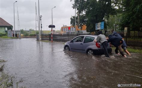 Ulewa W Gorzowie Ulice W Mie Cie Zosta Y Zalane