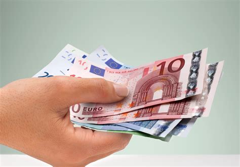 Huge cash boost for renters as €1,000 in tax reliefs planned for Budget