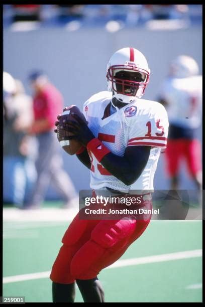 Qb Tommie Frazier Photos And Premium High Res Pictures Getty Images