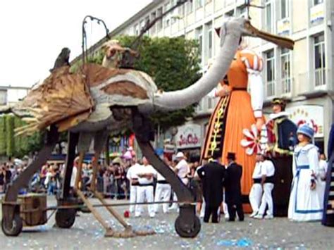 Cortège Gigantissimo fêtes de Gayant 2011 partie 2 YouTube