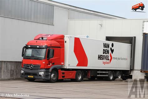 Foto Mercedes Benz Actros MP4 Van Van Den Heuvel Logistiek BV TruckFan