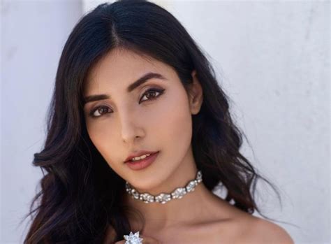 Mirzapurs Innocent Dimpy Pandit Became Hot Bo Ld Avatar Seen In Front Open Top Informalnewz