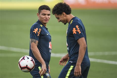 Thiago Silva vê Marquinhos entre os três melhores zagueiros do mundo e