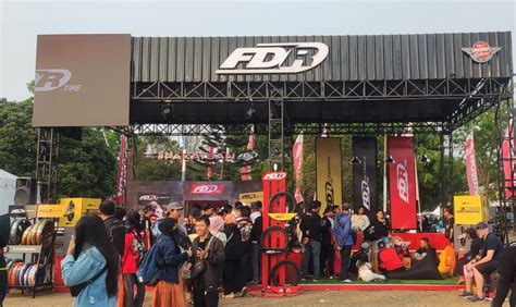 Ribuan Orang Serbu Booth Ban FDR Di Honda Bikers Day Malang