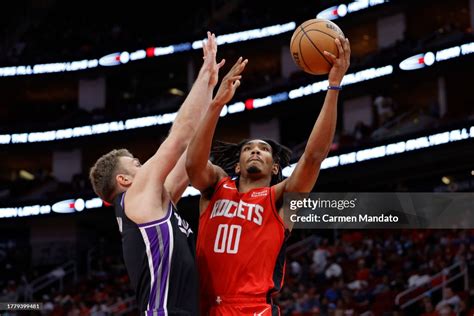 Jermaine Samuels Jr 00 Of The Houston Rockets Drives To The Net