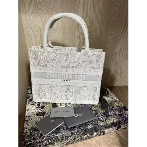 ですので Christian Dior Dior Book Tote スモールバッグマクラメ エンブロイダリーの通販 By Momos