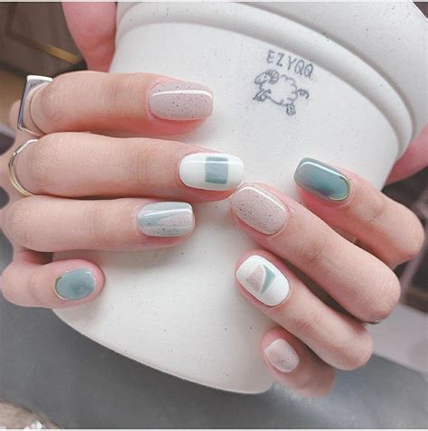 Pin by 品蓁 許 on Nails art Subtle nails Pretty nails Minimal nails art