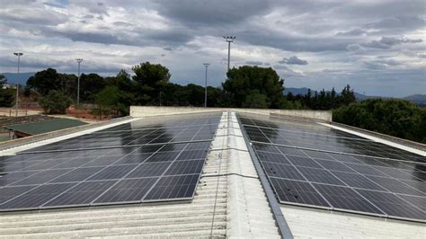 RENOVABLES Espolla posarà plaques solars a sobre del local de La