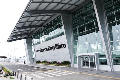 En el aeropuerto Eloy Alfaro se lanza ruta aérea que unirá Manta con