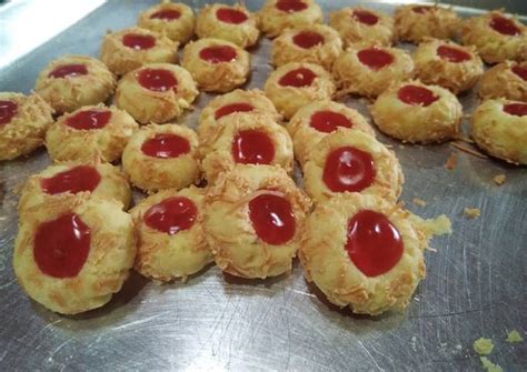 Resep Strawberry Thumbprint Cookies Oleh Suarti Ningsih Cookpad